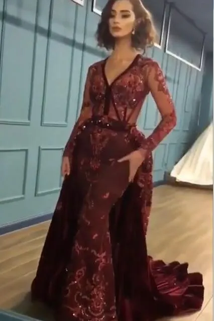 Charming Beading Burgundy Long Sleevess Prom Dresses with Appliques