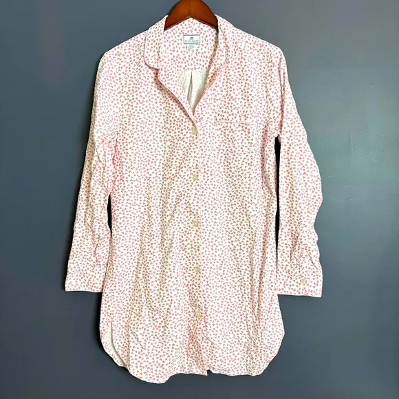 Petite Plume Women's Twill Nightshirt in Sweethearts White Pink Size Medium