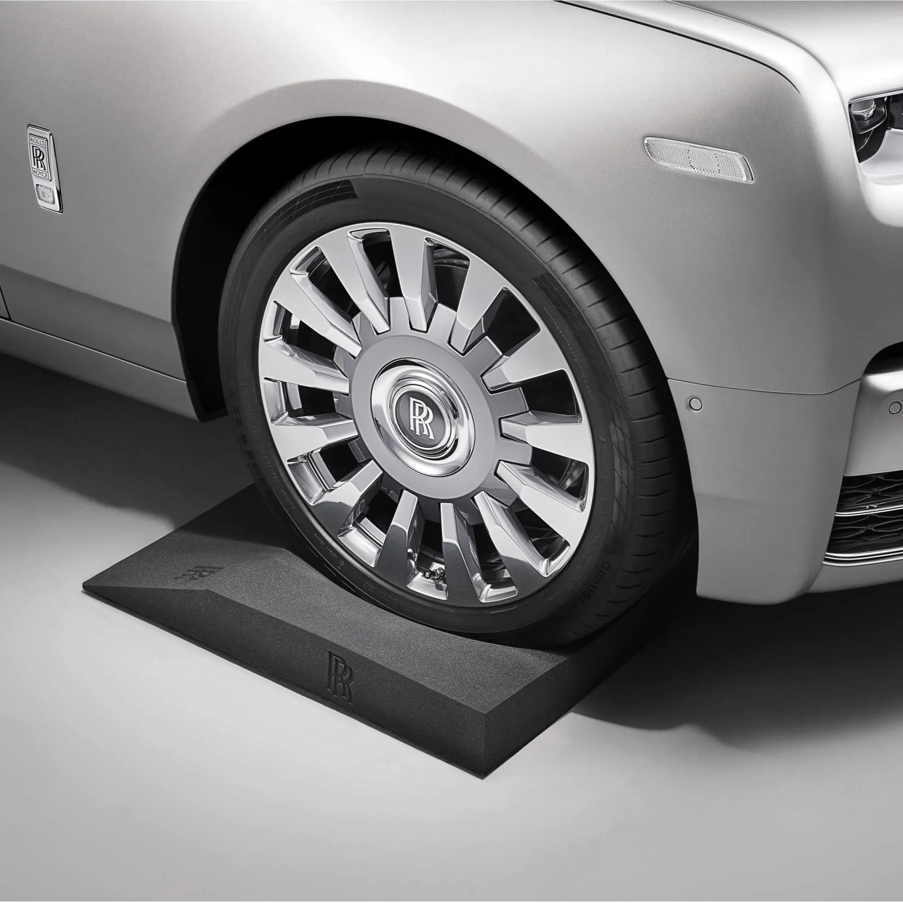 Rolls-Royce Tire Cradles