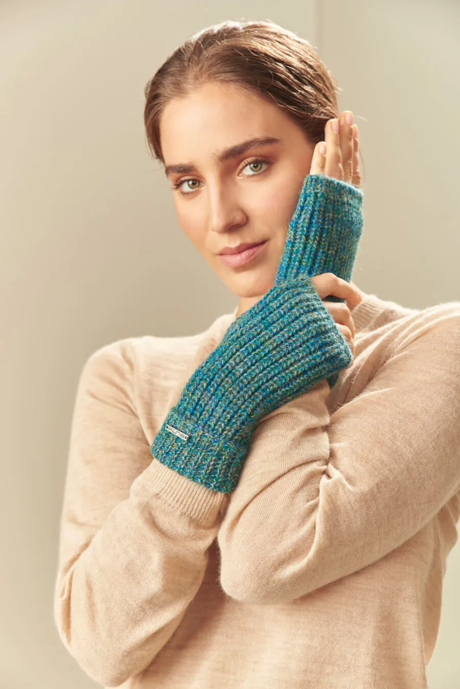 Ubicate Gloves Baby Alpaca Color Blue