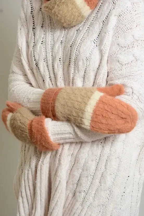 ULTRA SOFT MOHAIR WIDE STRIPE WARM MITTENS